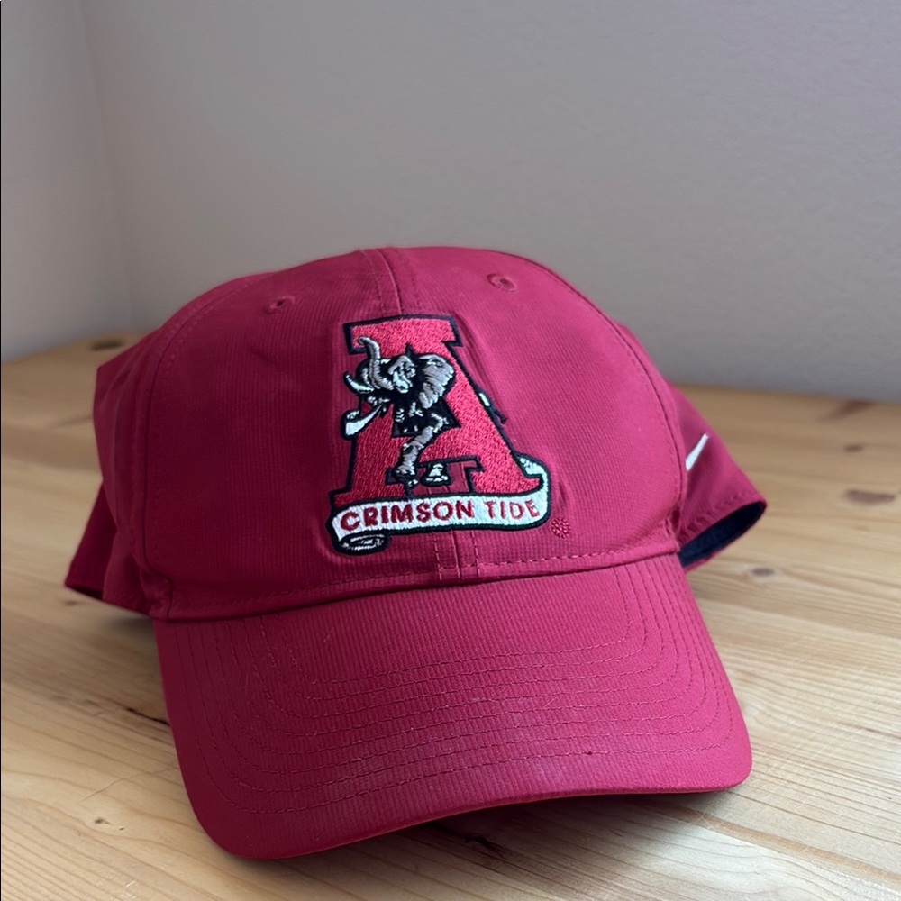 Nike Red Hat Classic Curved Brim